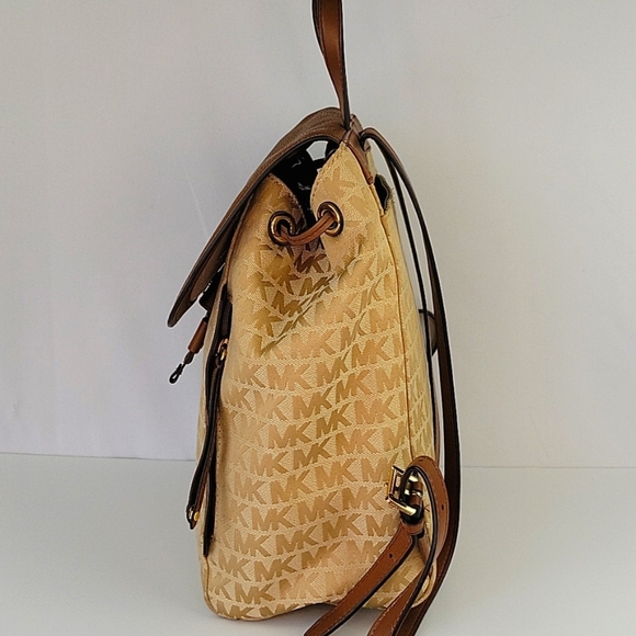 Michael Kors Evie Backpack Purse Tan & Light Brown
